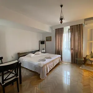  Apartment Dinamic Old Town